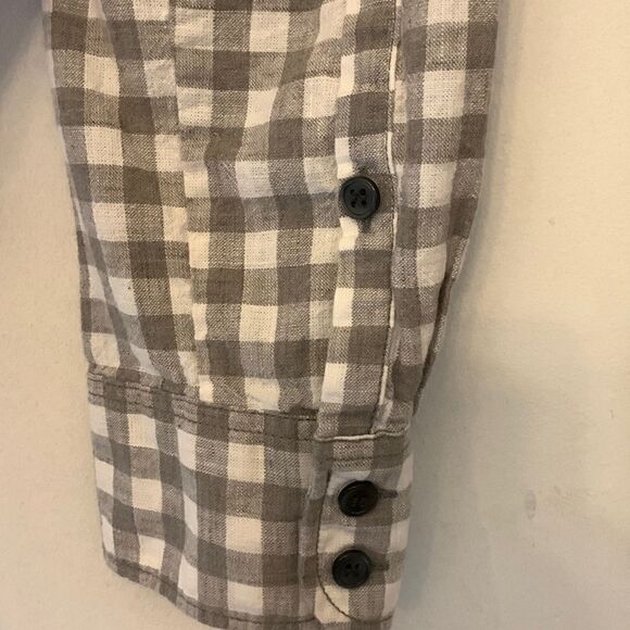 J Crew gray and white checked shirt Size S Long sleeves Length 27” Bust 19” - Picture 4 of 6